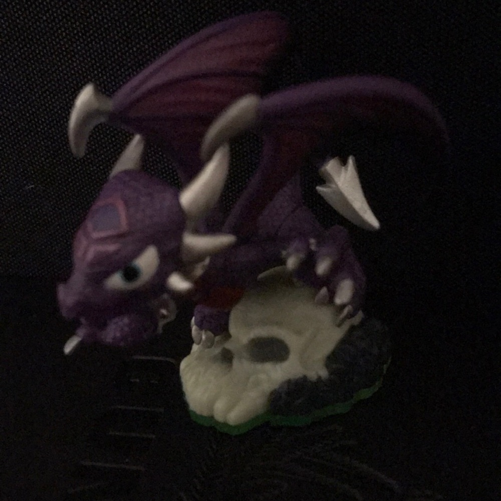 Cynder - Used Skylander figurine